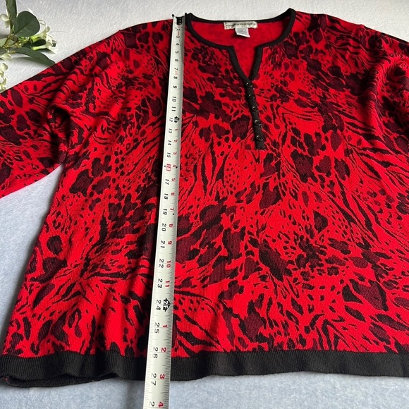 Women’s Sz 1X Red Leopard Print Sweater Deep V-Neck 3/4 Sleeve Lightweight - Picture 4 of 9